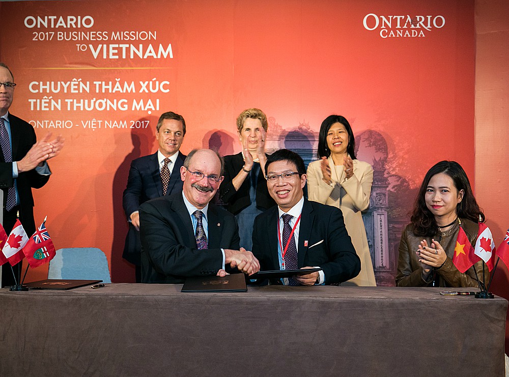 McMaster’s Vice-Provost, International Affairs Peter Mascher with Tran Dai Lam - Vice Rector of Hanoi’s Graduate University of Science and Technology.