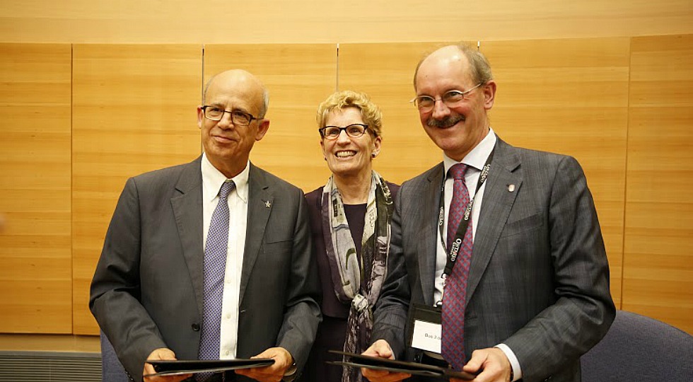 Peter Mascher, McMaster’s Associate Vice-President, International Affairs (left) and Ontario Premier Kathleen Wynne pose with Joseph Klafter, President of Tel Aviv University (right) during a stop in Tel Aviv, part of a week long business mission to the Middle East.