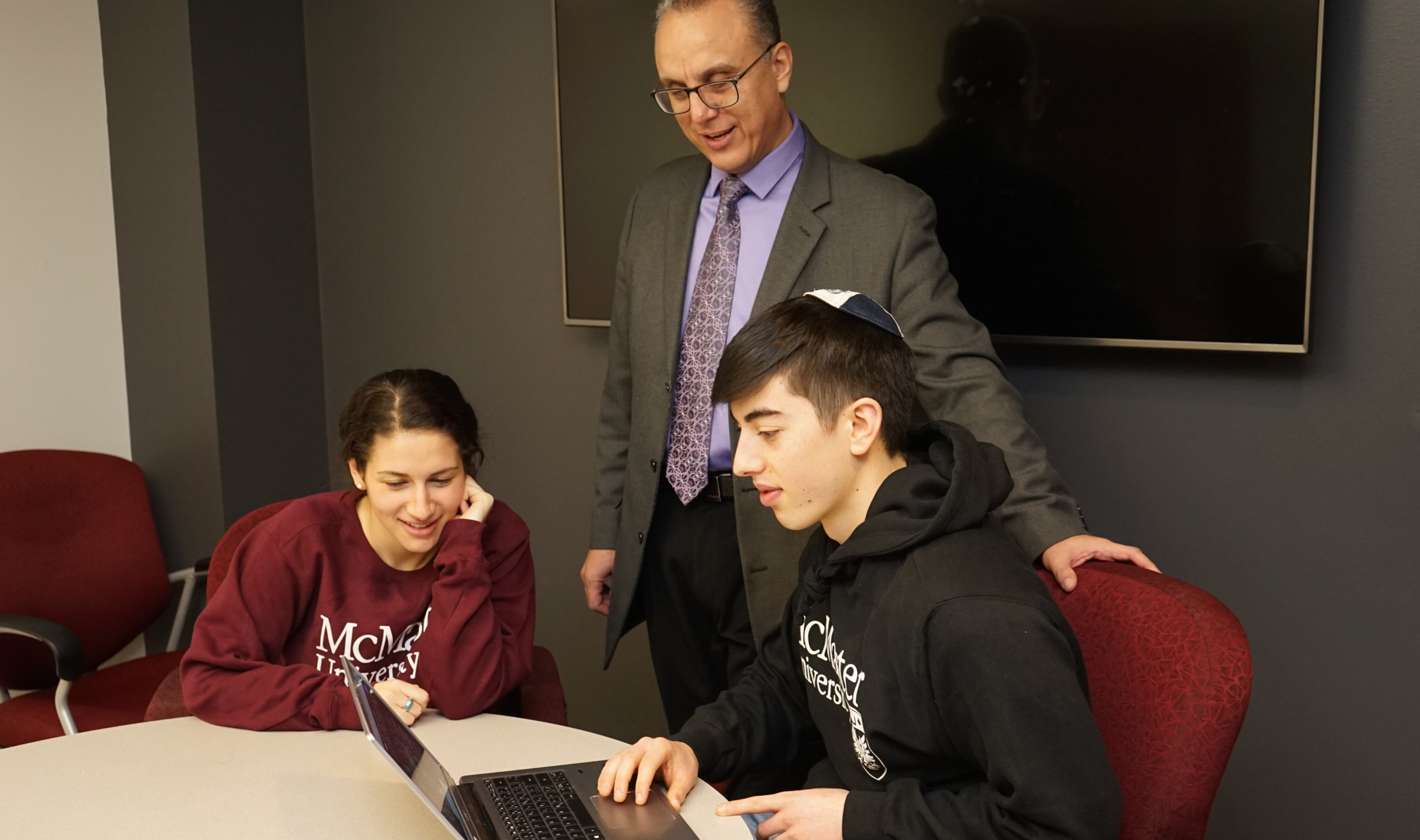 Emad Mohammad is the driving force behind the Integrated Business and Humanities program, an innovative program that emphasizes socially responsible business leadership.