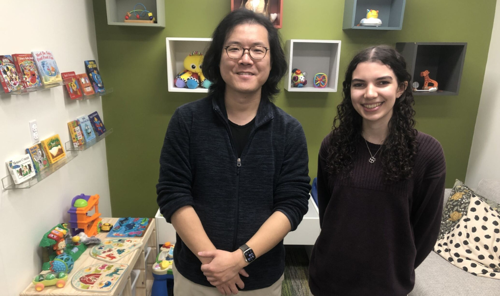 Image of Assistant Professor Gabriel Xiao and fourth-year student Emma Resendes in the Baby Lab.